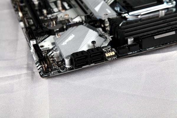 华擎B365M Pro4主板装机实录，这板子比我想象中更实在